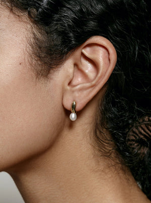 Betsy Pearl Stud